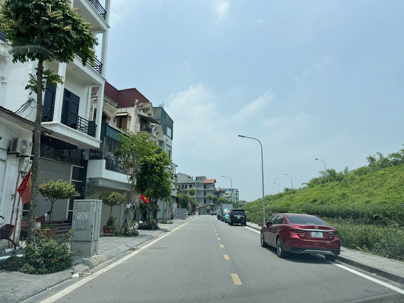 Bán Gấp 76,5m2 Đất Mặt Đê Vàng Phúc Lợi, View Sông Đuống, Ô Tô Đỗ Cửa, Giá Tốt 2