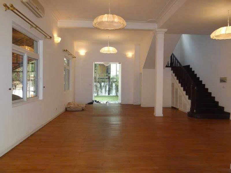 Cần bán Nhà mặt tiền đường Tô Ngọc Vân, Phường Quảng An, Diện tích 106m², Giá 57 Tỷ 3