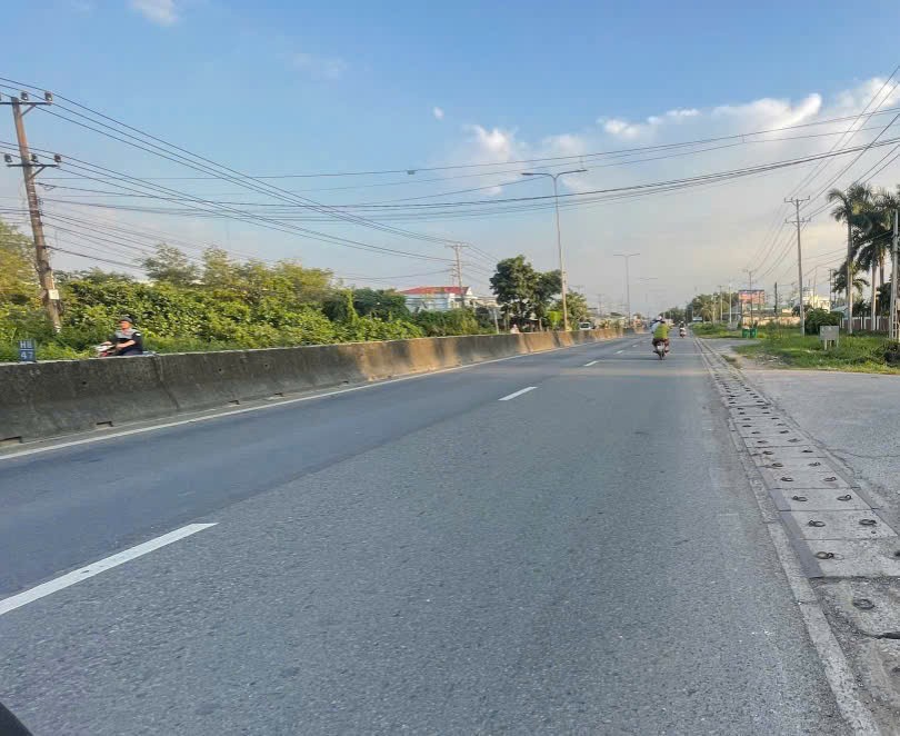 560m2 đất ( có 120m2 thổ cư) xã Lương Bình, Bến Lức, Long An giá 3,9 tỷ 2