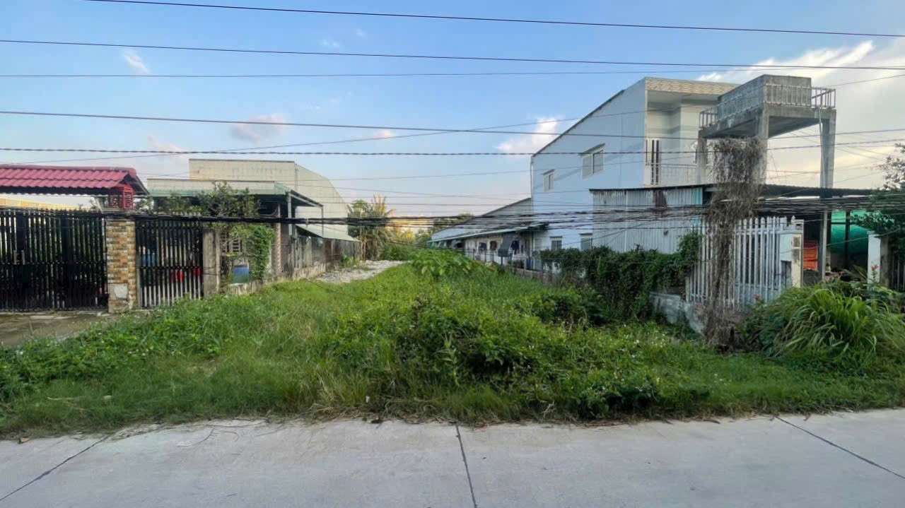 560m2 đất ( có 120m2 thổ cư) xã Lương Bình, Bến Lức, Long An giá 3,9 tỷ 3