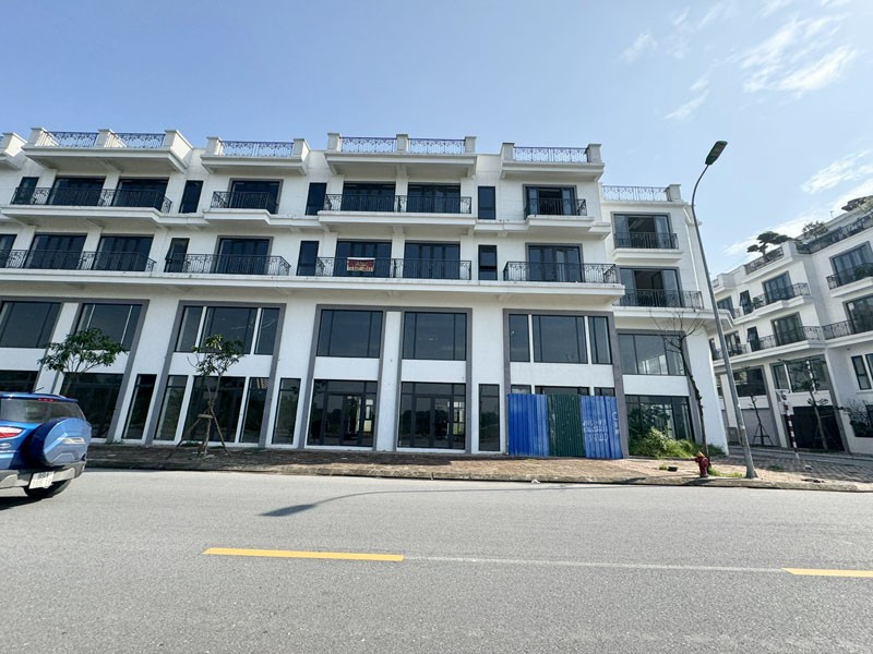 Cần bán 76,1m2 Shophouse Metropolitan - Nguyễn Mậu Tài. Hai mặt đường trước sau, view Quảng Trường