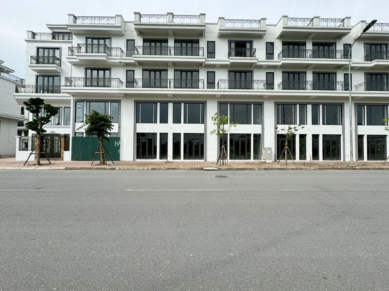 Cần bán 76,1m2 Shophouse Metropolitan - Nguyễn Mậu Tài. Hai mặt đường trước sau, view Quảng Trường 2