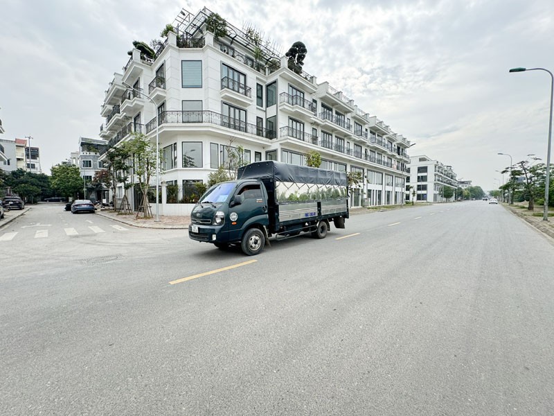 Cần bán 76,1m2 Shophouse Metropolitan - Nguyễn Mậu Tài. Hai mặt đường trước sau, view Quảng Trường 3