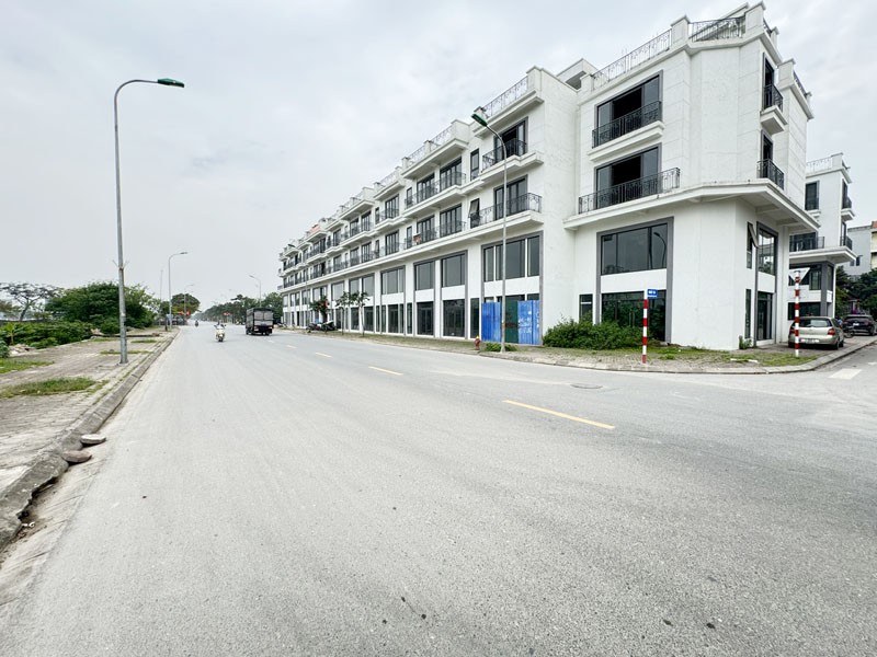 Cần bán 76,1m2 Shophouse Metropolitan - Nguyễn Mậu Tài. Hai mặt đường trước sau, view Quảng Trường 4