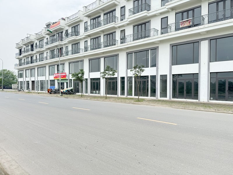 Cần bán 76,1m2 Shophouse Metropolitan - Nguyễn Mậu Tài. Hai mặt đường trước sau, view Quảng Trường 5