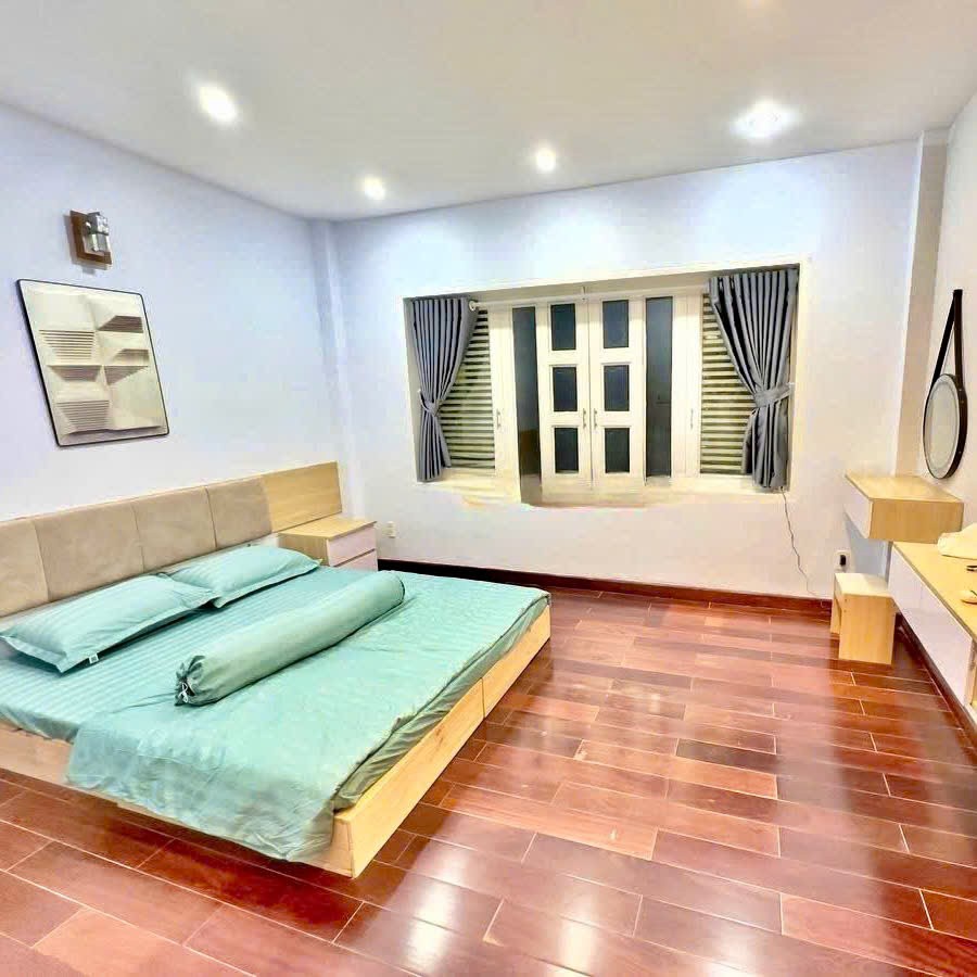 22 Triệu: thuê nguyên căn Quận 1 Nguyễn Trung Ngạn cầu Ba Son- 3 tầng 3 phòng ngủ 3wc Full nội thất 2