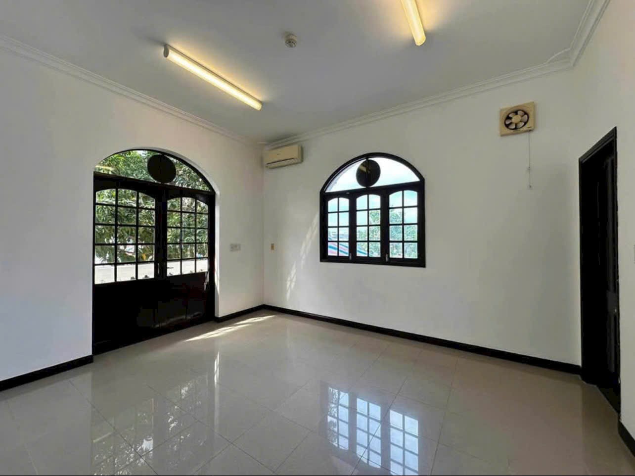 Cho thuê Biệt thự Phường Thảo Điền, Quận 2, Diện tích 547m², Giá Thương lượng 3