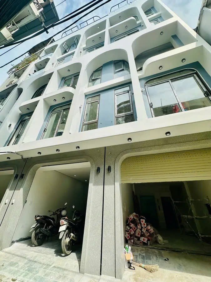 NHÀ MỚI- ĐẸP Ô TÔ VÀO NHÀ Thạch Bàn 38m1 X 6 Tầng, mặt tiền 3.7m 12.3 Tỷ Long Biên.