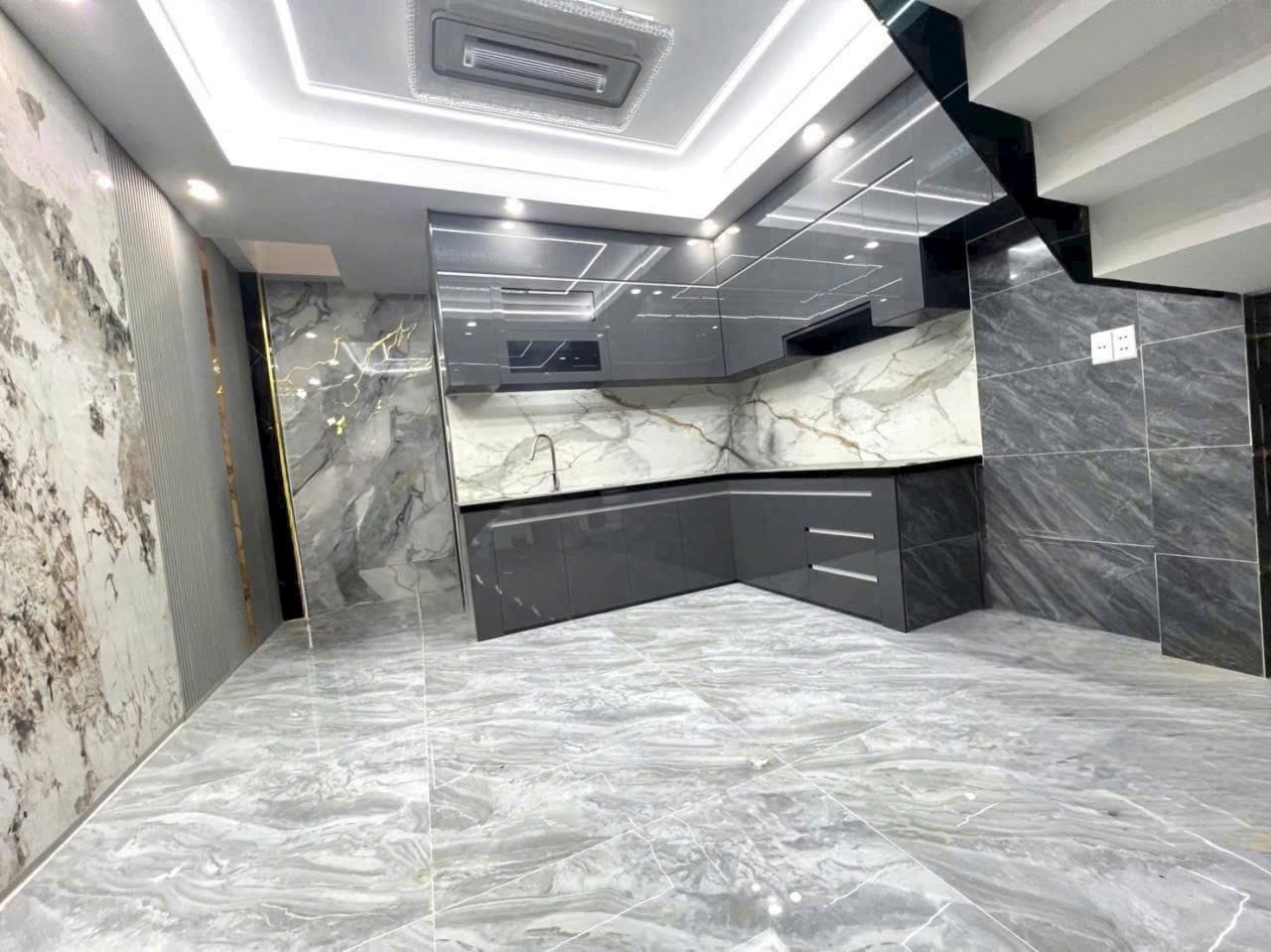 Nhà / Kênh Mương Lệ , BHH B , Bình Tân dt 50m2 3 lầu 4pn, 5wc giá 6 tỷ 5