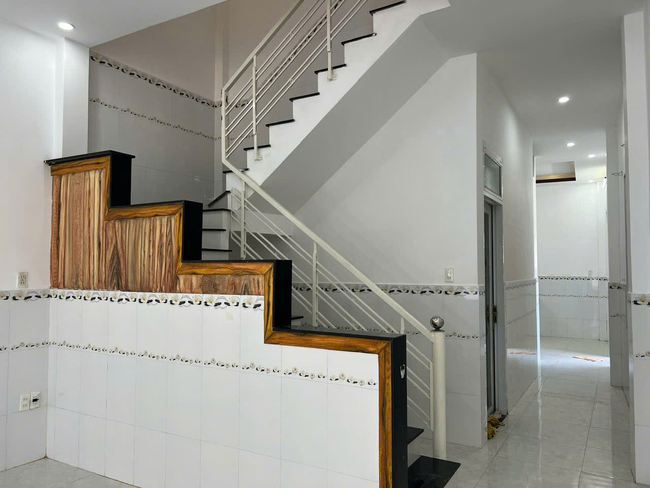 BÁN NHÀ TẶNG KÈM 3 PHÒNG TRỌ TẠI LƯ CẤM, NGỌC HIỆP, NHA TRANG. 2