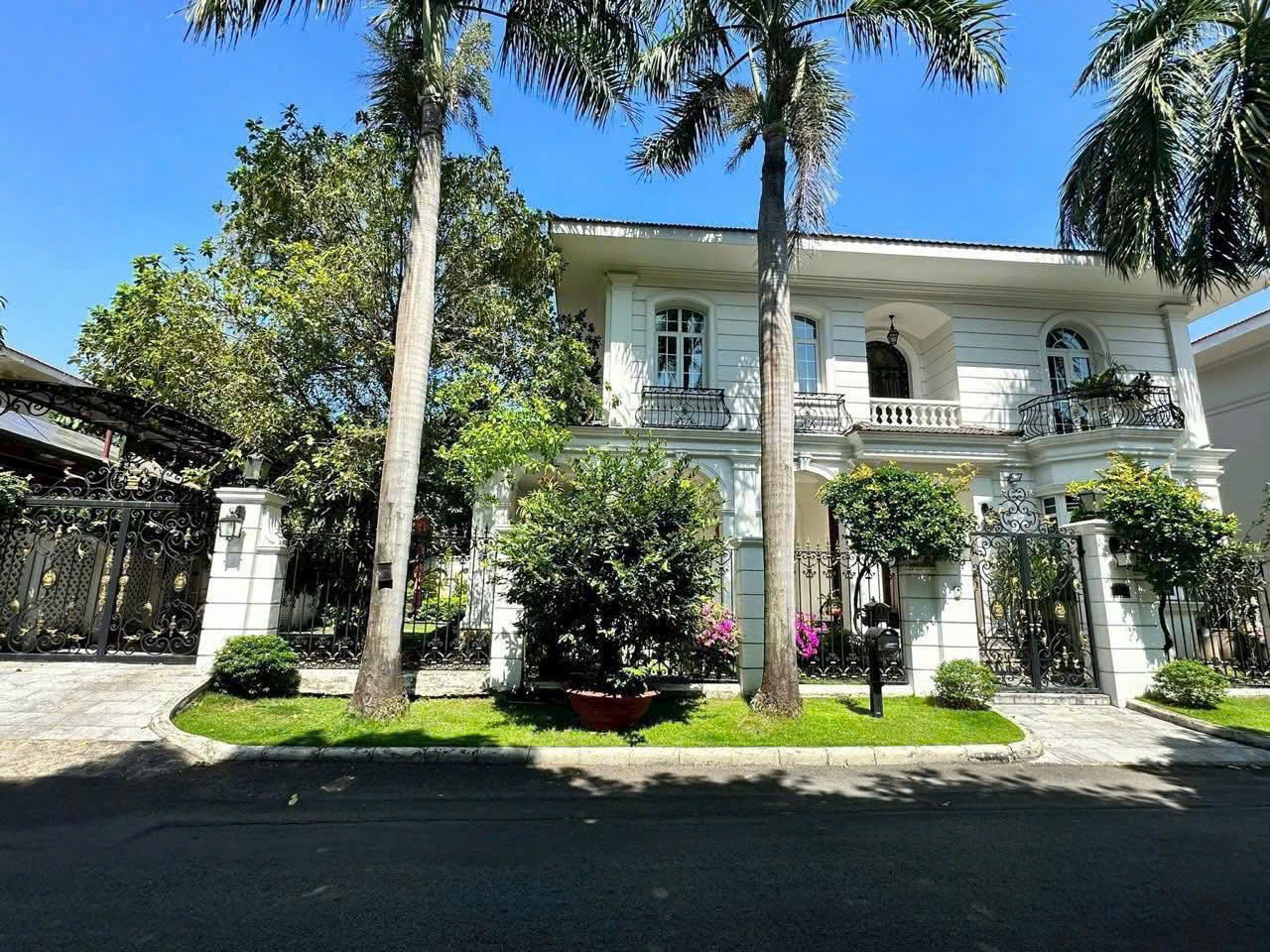 Cho thuê Nhà mặt tiền Phường Phú Mỹ, Quận 7, Diện tích 352m², Giá Thương lượng 5