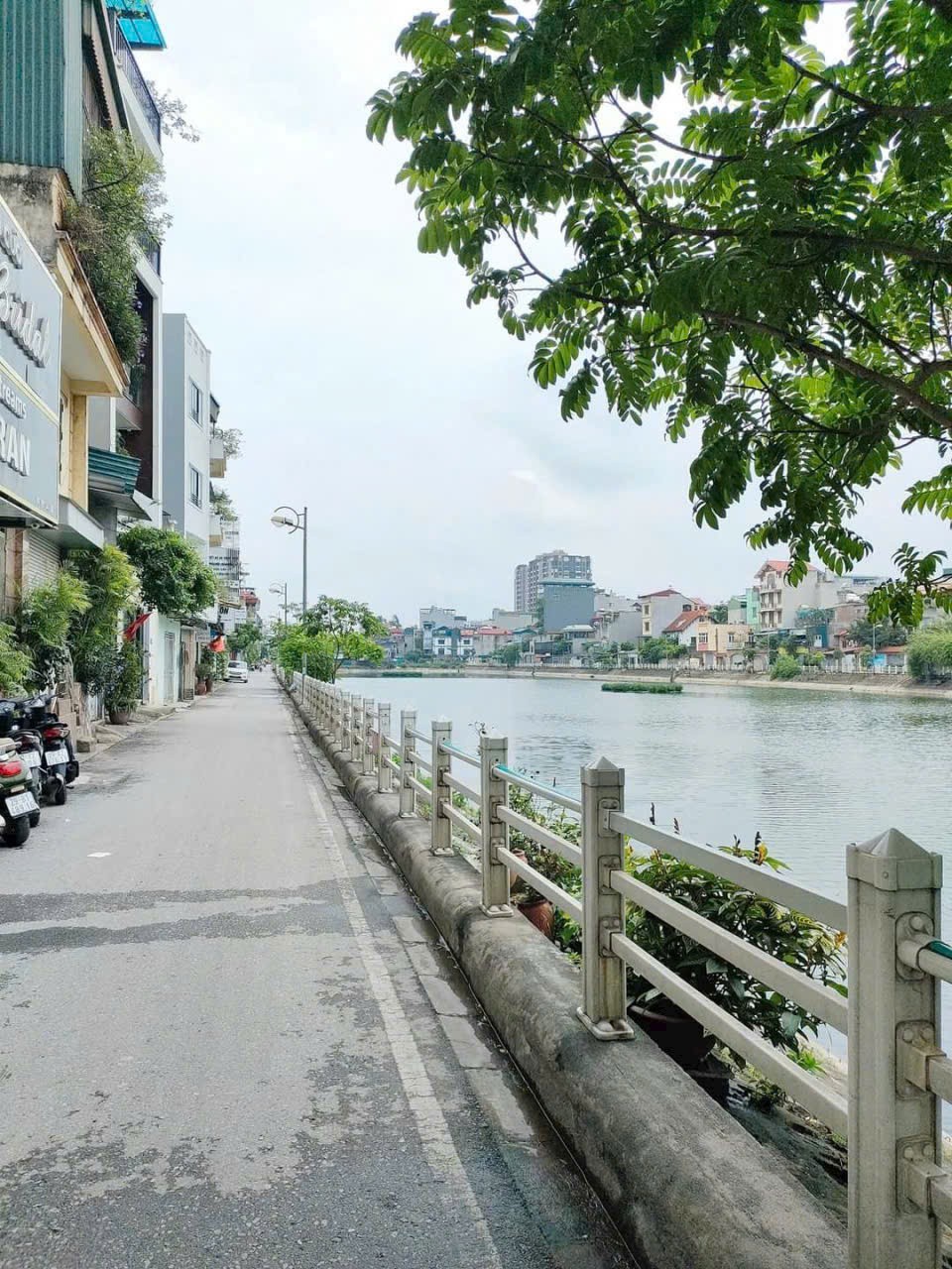 VIP HOT-  BÁN ĐẤT MẶT HỒ NGỌC LÂM - LONG BIÊN - HN