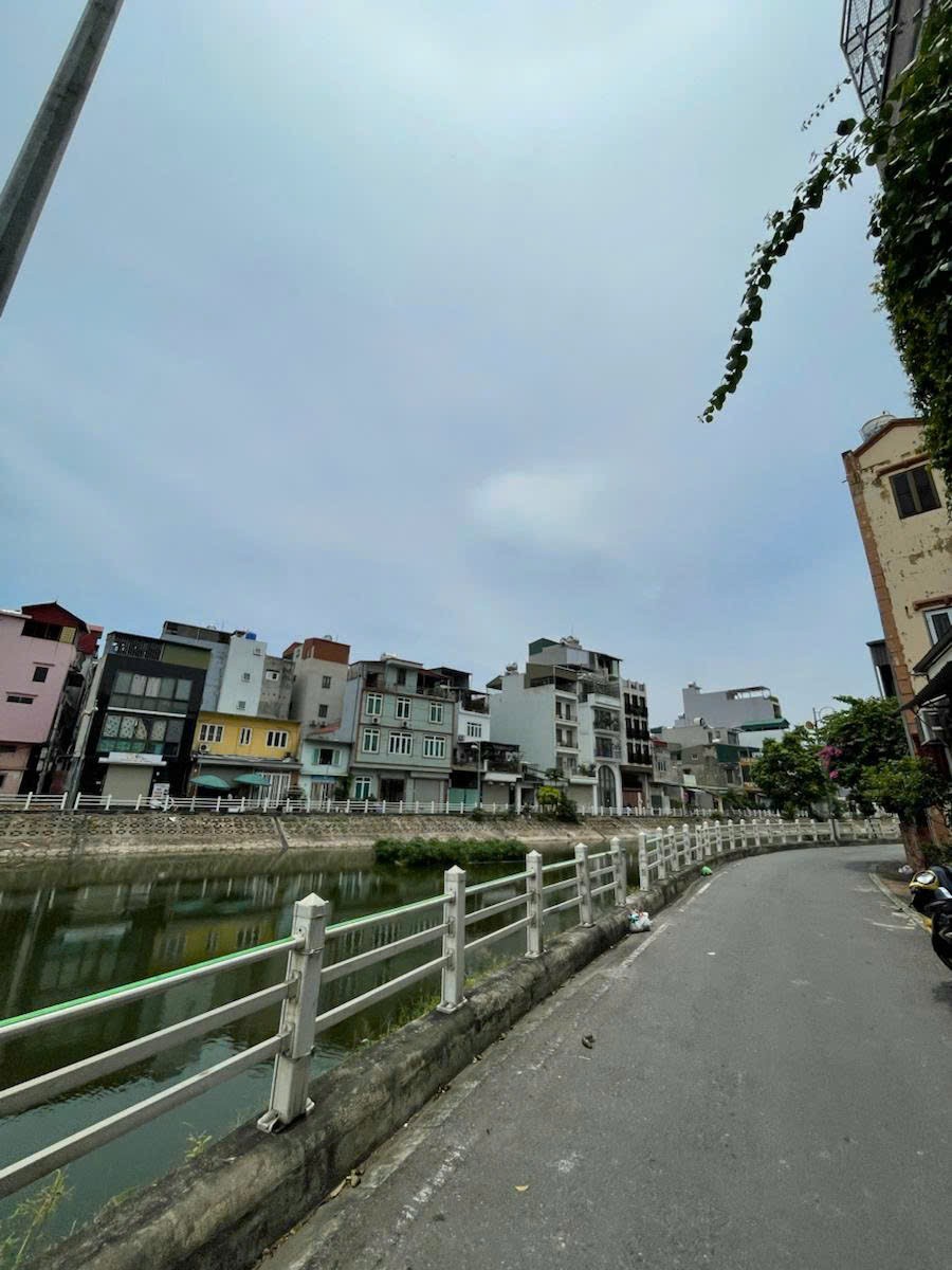 Bán nhà 3 tầng, mặt view hồ Tai Trâu, Ngọc Lâm, kinh doanh, dòng tiền 4
