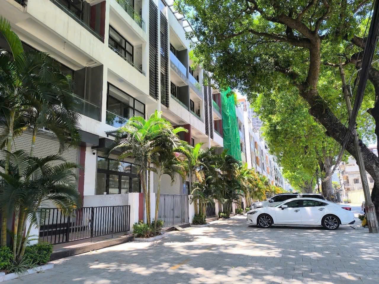 SIÊU PHẨM CỰC ĐẸP NHƯ KHÁCH SẠN 5 SAO . NẰM TRÊN MẶT PHỐ HÀM LONG  HIẾM  CỰC HIẾM NHÀ BÁN ĐÃ