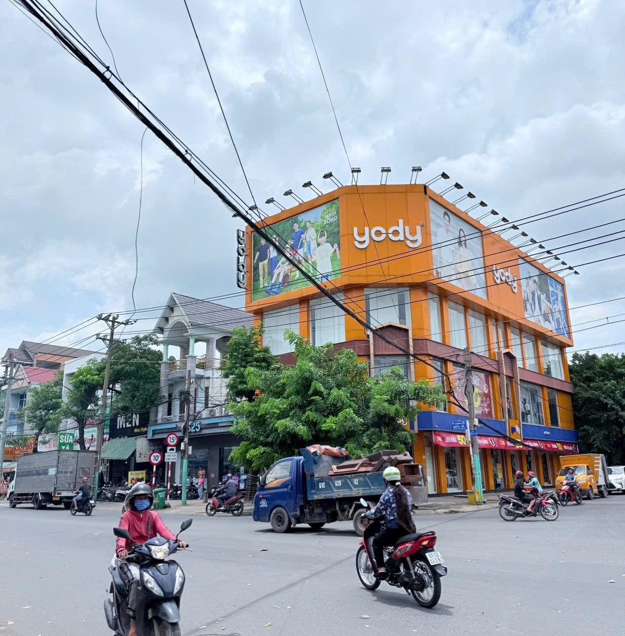 Cần bán Nhà mặt tiền Dĩ An, Bình Dương, Diện tích 380m², Giá 35 Tỷ