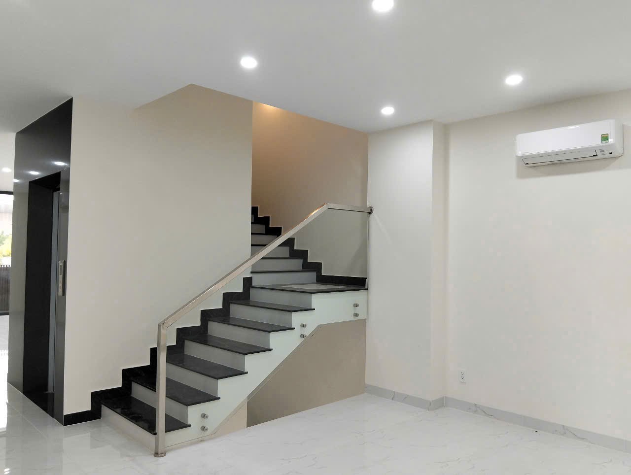 Cho thuê Nhà mặt tiền Quận 2, Hồ Chí Minh, Diện tích 95m², Giá Thương lượng 4