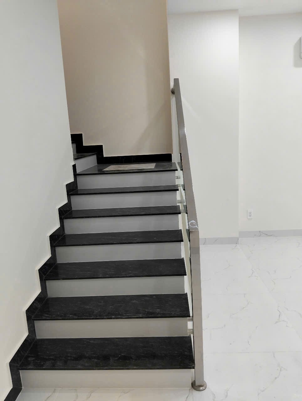 Cho thuê Nhà mặt tiền Quận 2, Hồ Chí Minh, Diện tích 95m², Giá Thương lượng 5