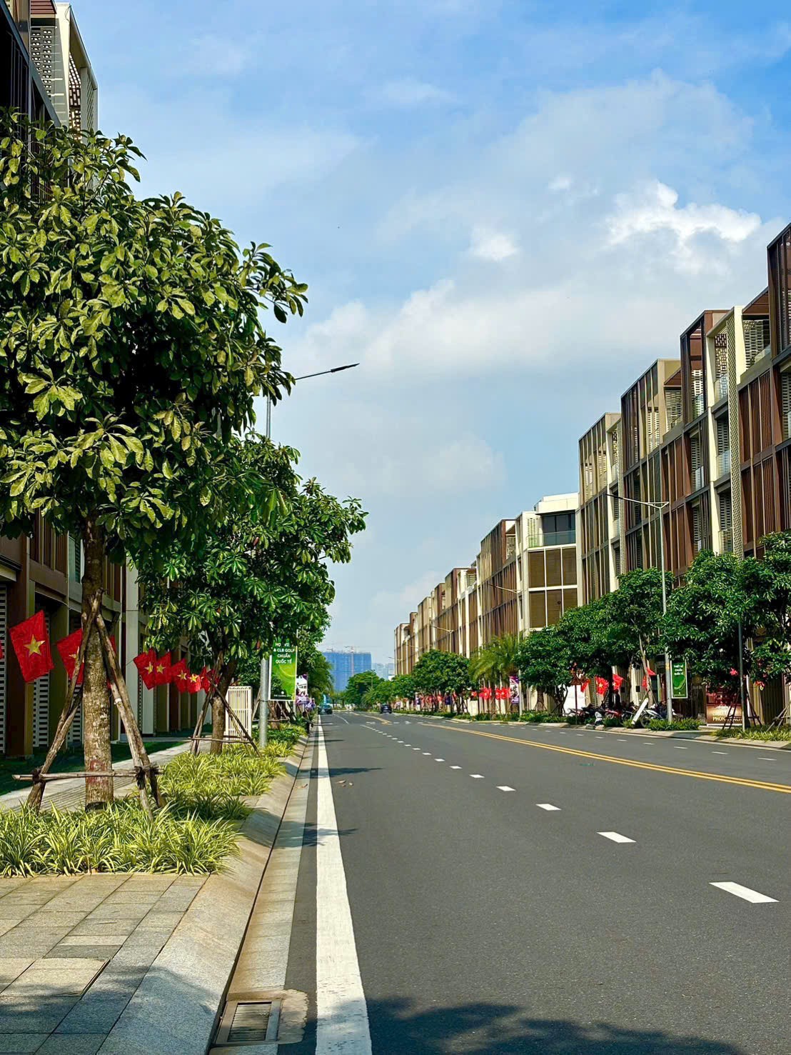 Cho thuê Nhà mặt tiền Quận 2, Hồ Chí Minh, Diện tích 95m², Giá Thương lượng 10
