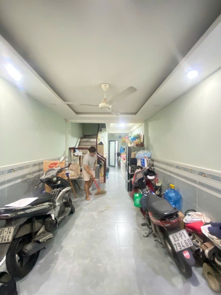 GIẢM TỪ 9,5 CÒN 8,9 TỶ SIÊU PHẨM CHDV NGAY KHU ẨM THỰC PHAN XÍCH LONG DT 30TR/THANG 2