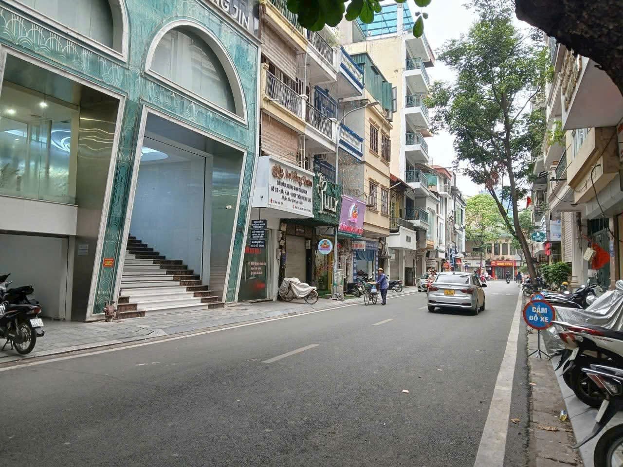 SIÊU PHẨM MAI HẮC ĐẾ SIÊU HIẾM  NHÀ BÁN HÀNG XÓM VINCOM BÀ TRIỆU , PHỐ HUẾ.QUẬN HAI BÀ TRƯNG MẶT
