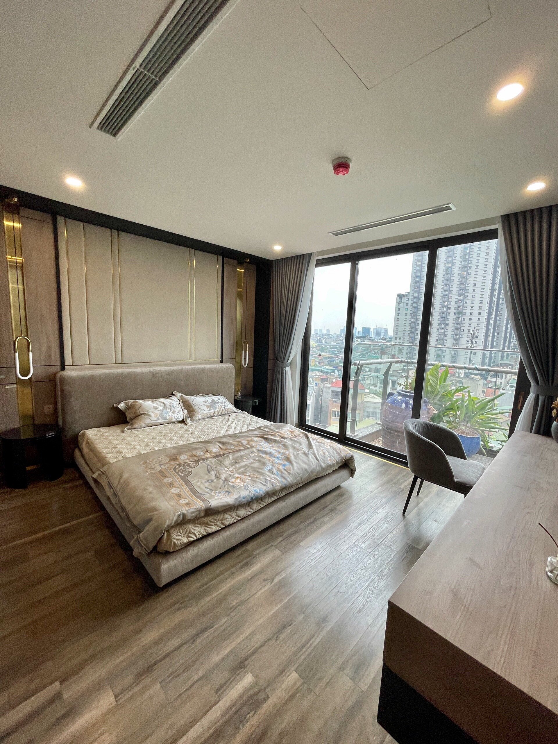 Cần bán căn hộ chung cư cao cấp 4 phòng ngủ dự án 93 Láng Hạ, sẵn sổ lâu dài, 80tr/m2 cạnh rạp chiếp phim Quốc Gia HN 2