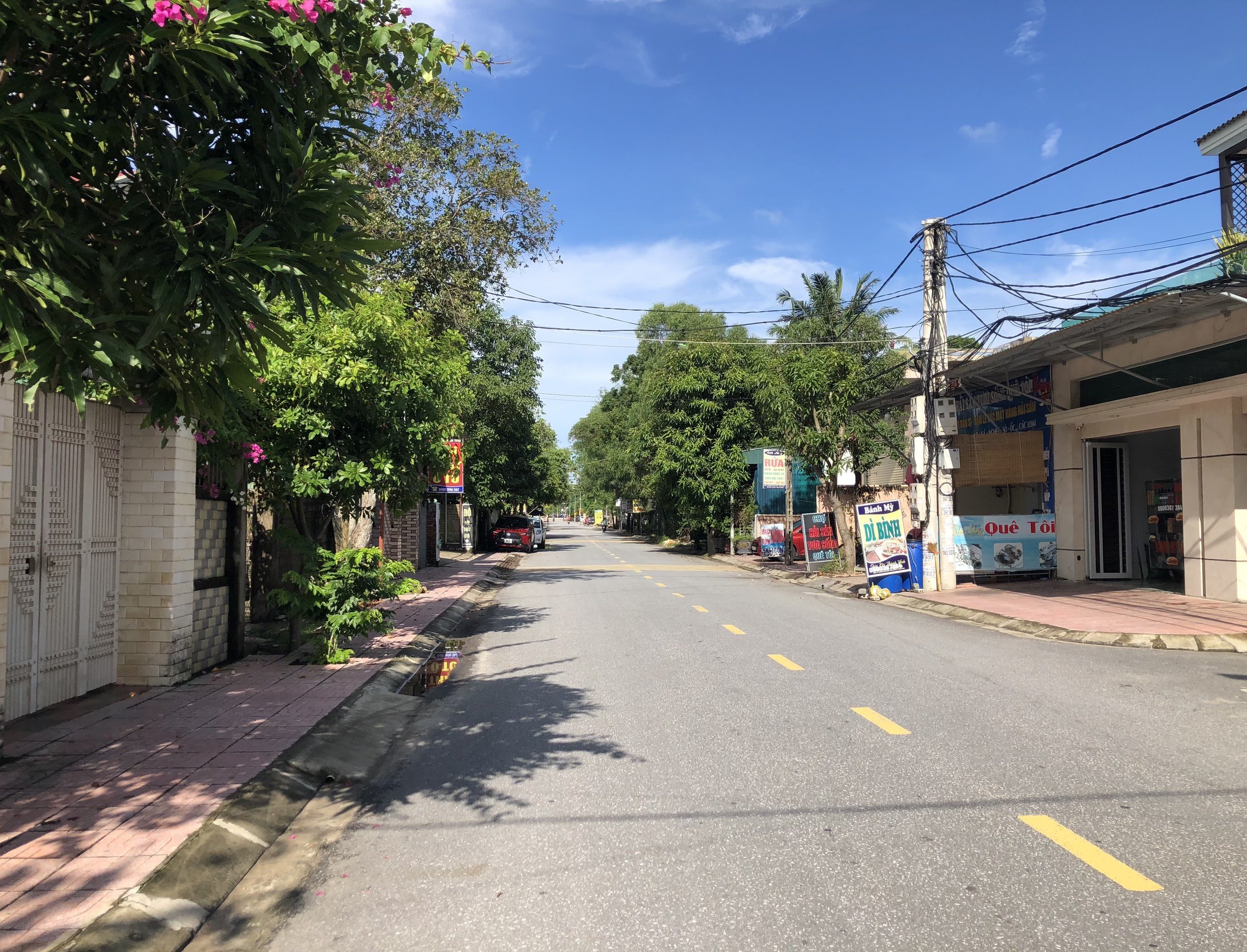 Bán đất kinh doanh mặt đường Hoàng Phan Thái 2
