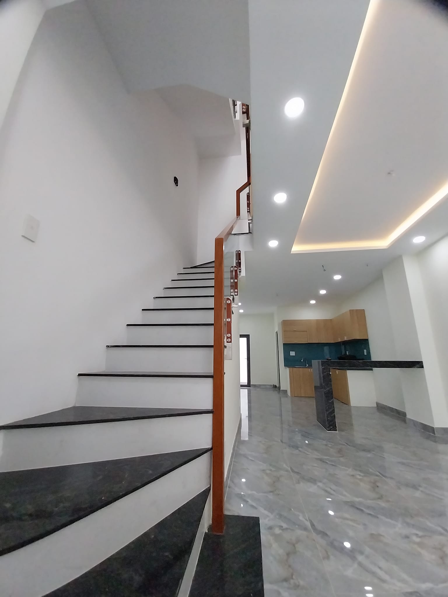 NHÀ 4 LẦU MỚI XÂY PHƯỜNG 15,QUẬN TÂN BÌNH - ĐƯỜNG NHỰA 5M - DT 4 X 15,3M 2
