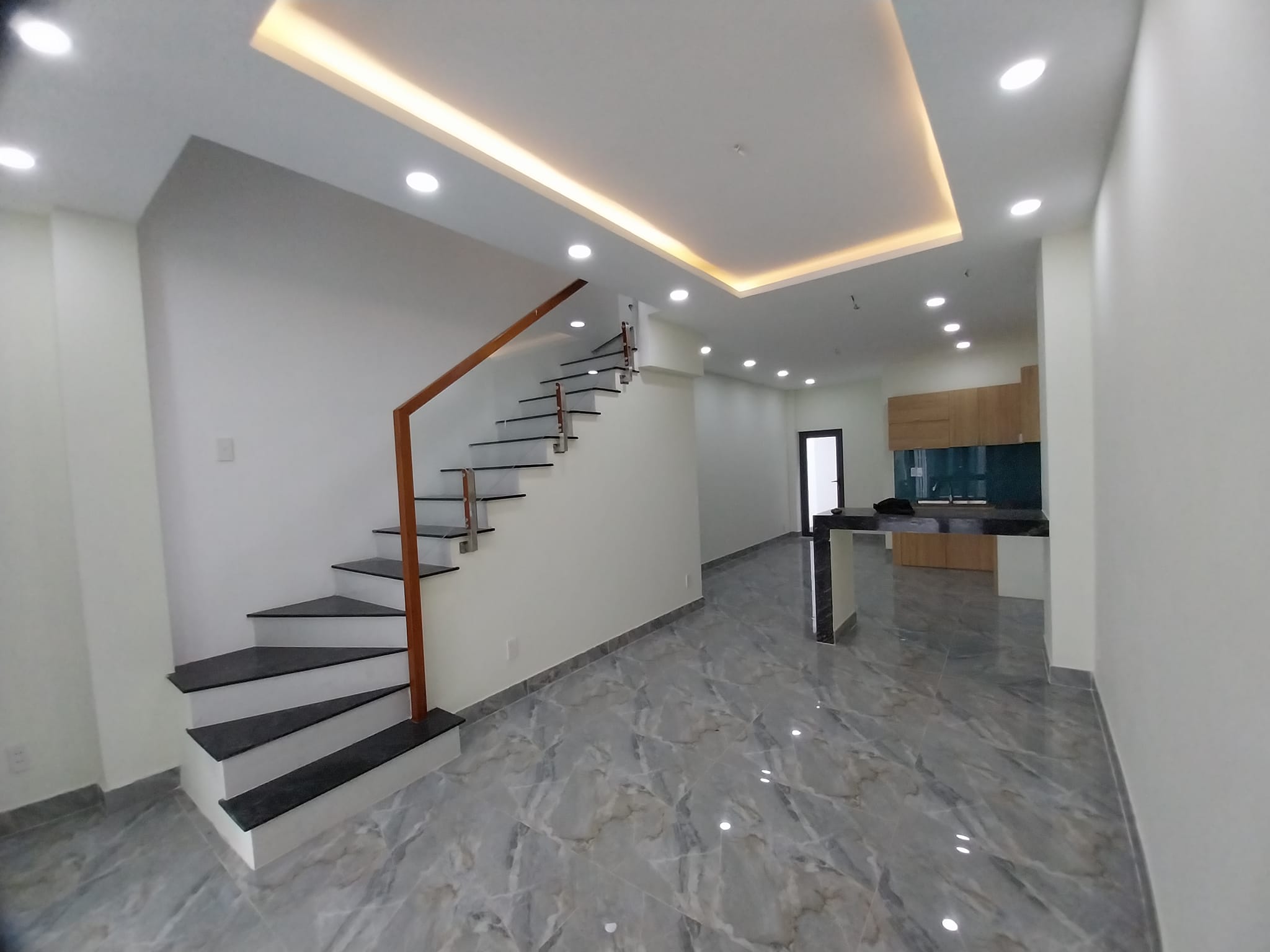 NHÀ 4 LẦU MỚI XÂY PHƯỜNG 15,QUẬN TÂN BÌNH - ĐƯỜNG NHỰA 5M - DT 4 X 15,3M 4