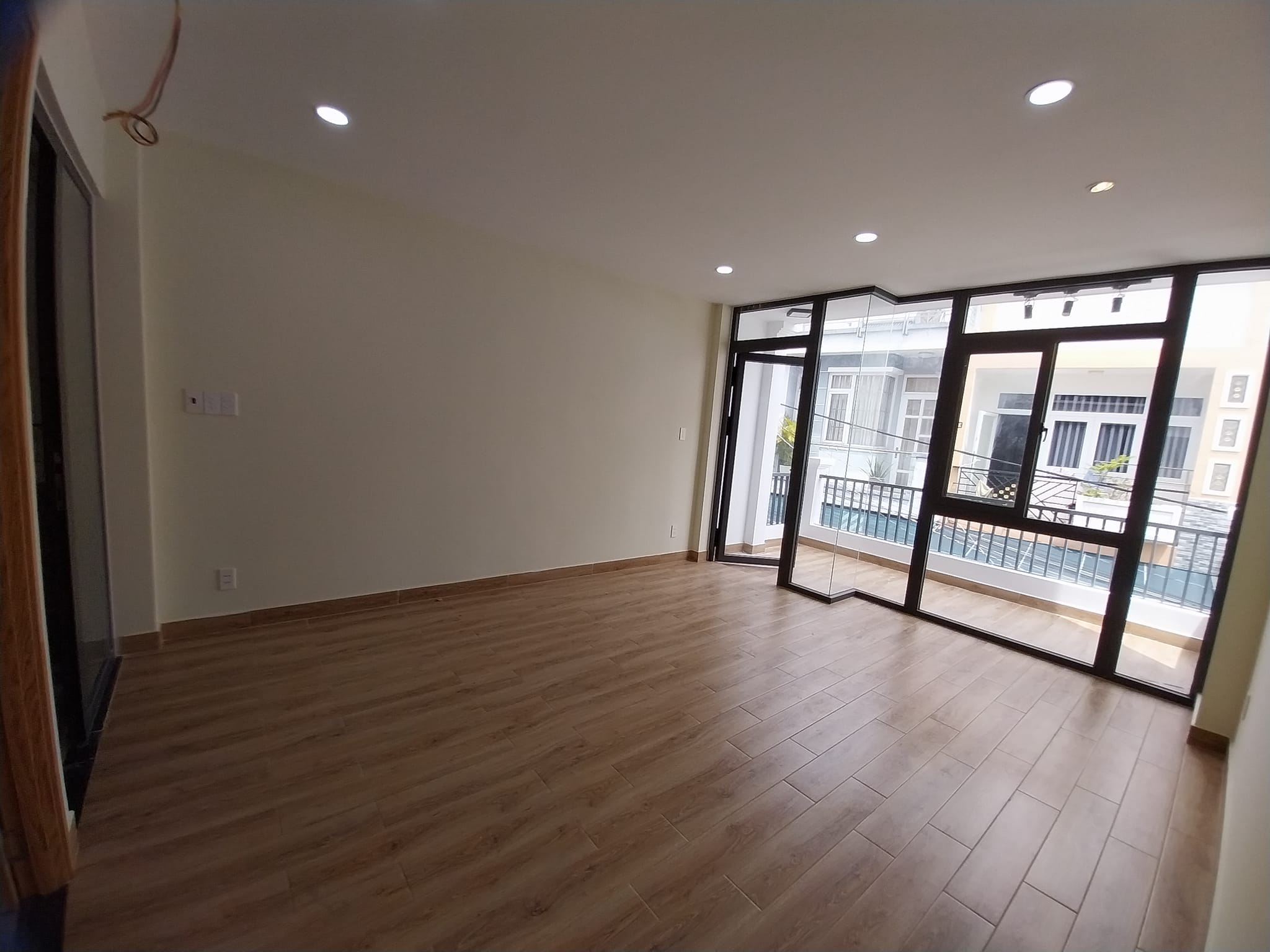 NHÀ 4 LẦU MỚI XÂY PHƯỜNG 15,QUẬN TÂN BÌNH - ĐƯỜNG NHỰA 5M - DT 4 X 15,3M 8
