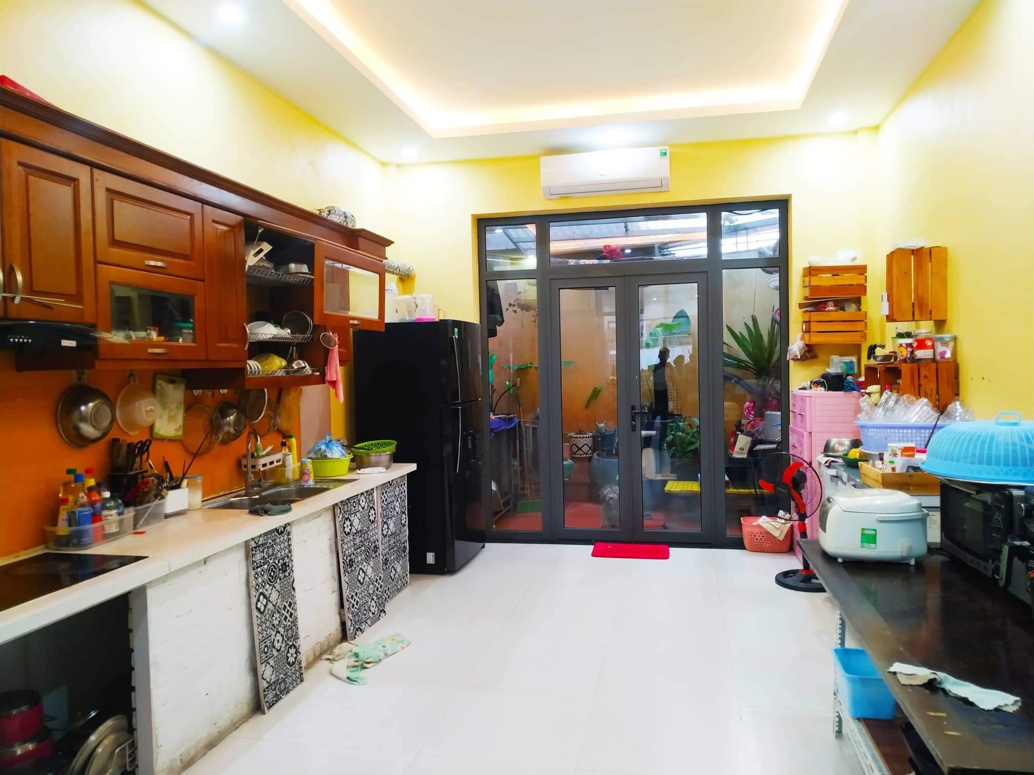 Bán ngay căn nhà hơn 70m2 tại Long Biên, nhà có sẵn 1 vườn trồng rau rộng 2