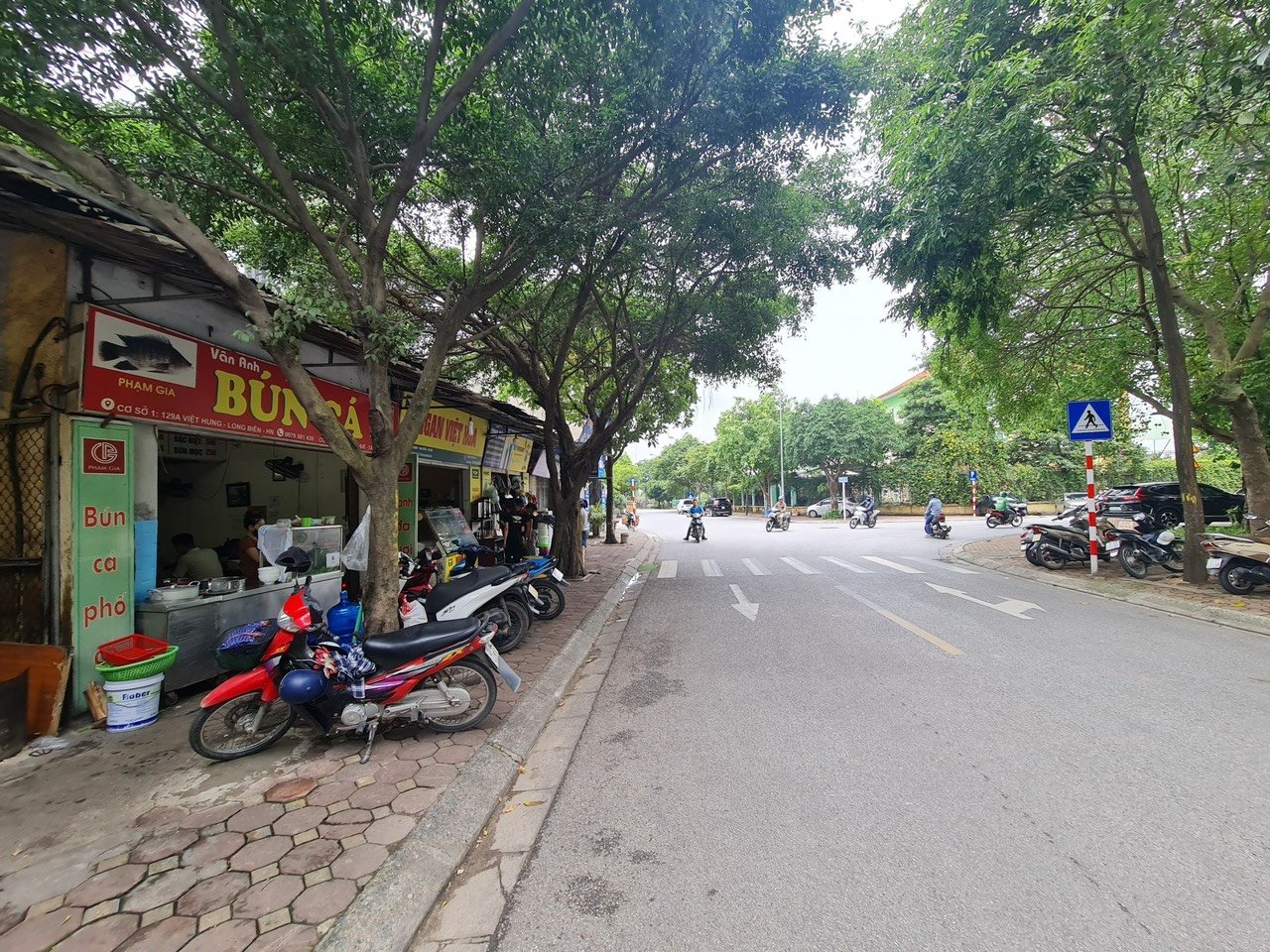 Bán đất mặt phố Việt Hưng vỉa hè kinh doanh đỉnh 2 mặt đường nhỉnh 100tr/m2 2