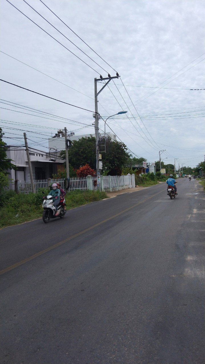 Tôi chính chủ cần tiền gấp nên bán lô đất ông bà để lại ở Tuy Phong Bình Thuận cách biển chỉ tầm 500m 2