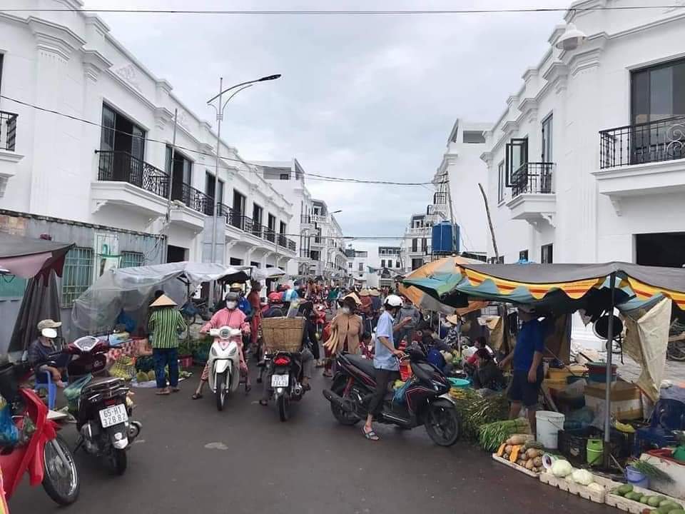 Cần bán Nhà mặt tiền chợ Thới Lai, đường Tỉnh lộ 922, thuận tiện mua bán 5