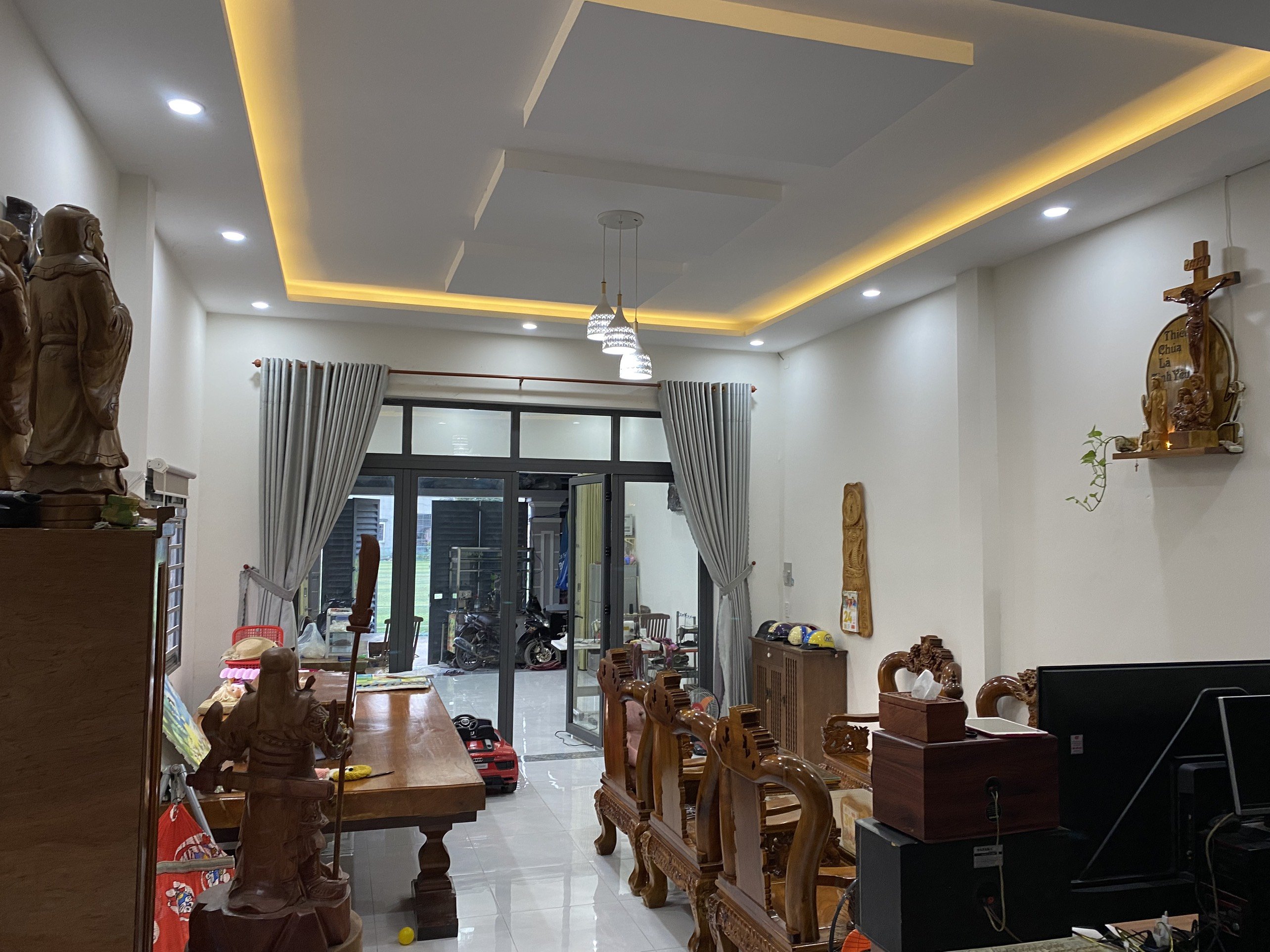 [Đức Hoà - Long An] Cần bán nhà chính chủ đang ở được 1 năm - Tặng BỘ ĐỒ GỖ PHÒNG KHÁCH 4