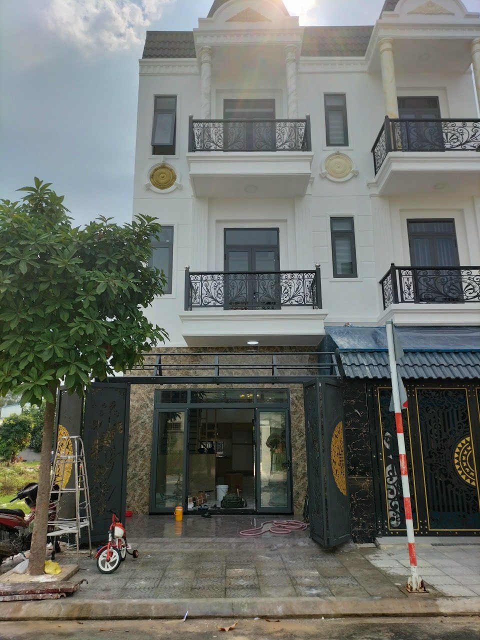 Cần bán Nhà mặt tiền khu Biconsi, Phường Uyên Hưng, Diện tích 80m², Giá 2 Tỷ 1