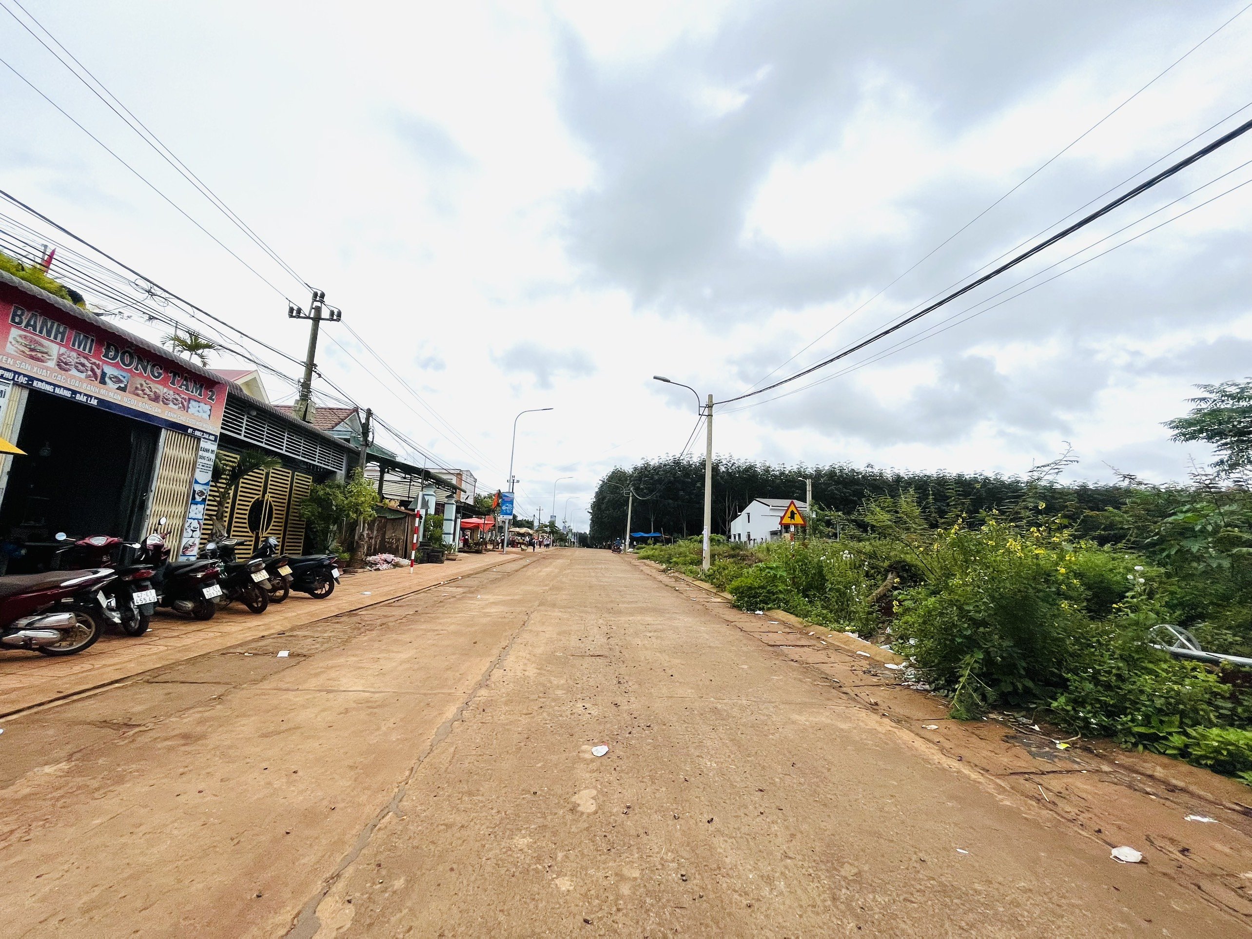 Cần ra gấp 1lock mặt tiền đường Phú Lộc –– TT Krông Năng tỉnh Dak lak