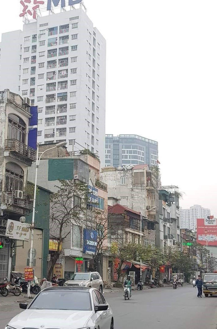 Ban nhà mặt phố Minh Khai 102m2, giá 23 tỷ 3
