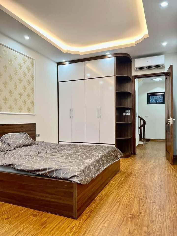 Bán nhà Giang Biên - Long Biên, Lô góc, Ô tô, KD, 50m2, 5 tỷ 1. 2