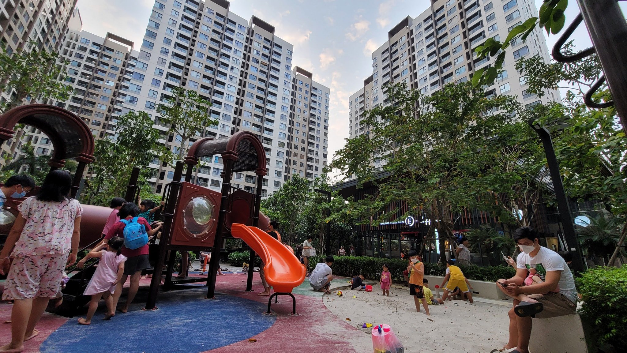 Cần bán căn góc tại AKARI CITY, View nội khu & Võ Văn Kiệt chỉ 3.5 tỷ 2