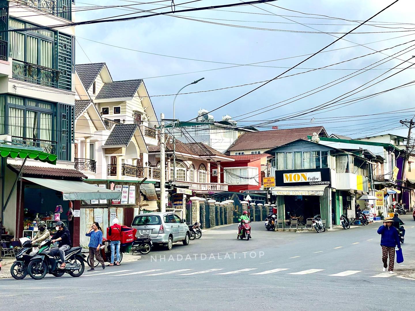 Bán lô đất mặt tiền ngay ngã 3 Hoàng Văn Thụ Đà Lạt 2