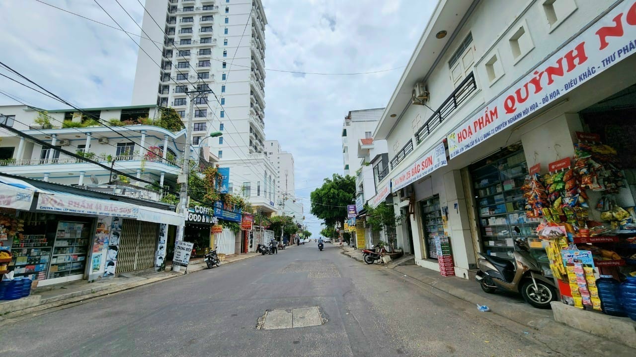 Bán căn hộ 5 tầng đường Sao Biển nha trang . 20phong ngủ giá 13 tỷ 3