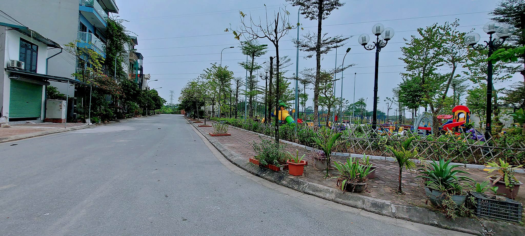Bán đất phân lô dịch vụ Tràng Cày - Phú Lãm- view công viên- 4,1 tỷ 2