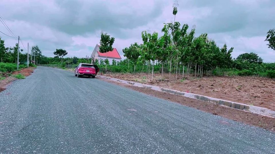 Đất sào Chơn Thành , DT 10x50 , đường 12m , gần KCN Becamex , giá 450 triệu .