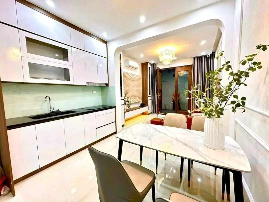 BÁN NHÀ 5 TẦNG THIẾT KẾ HIỆN ĐẠI PHỐ KHƯƠNG TRUNG DT:35M2 GIÁ HƠN 4 TỶ TRUNG TÂM NGÃ TƯ SỞ QUẬN THANH XUÂN HÀ NỘI . 5