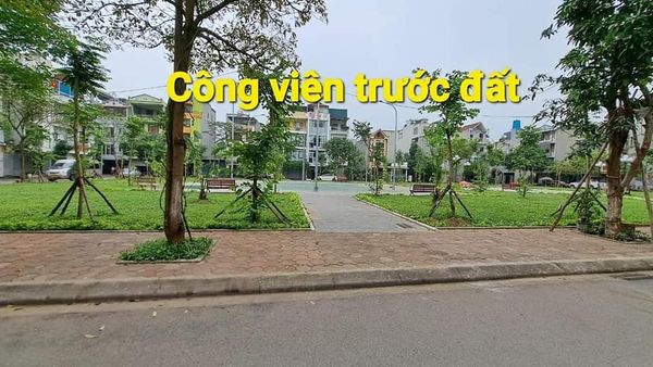 BÁN NHÀ DÂN XÂY PHỐ BÁT KHỐI( LONG BIÊN)_ MẶT TIỀN RỘNG_ NGÕ 2 Ô TÔ TRÁNH NHAU_ GẦN SÁT NGAY CÔNG VIÊN_ Ở SƯỚNG 1