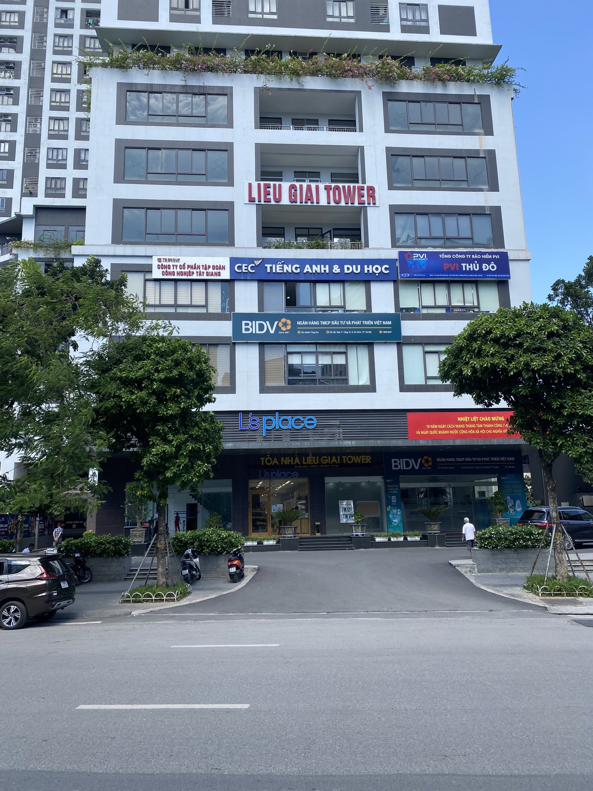 Cho thuê căn góc, diện tích 127 m2 nhìn xuống đường Liễu Giai, Ba Đình, HN 1