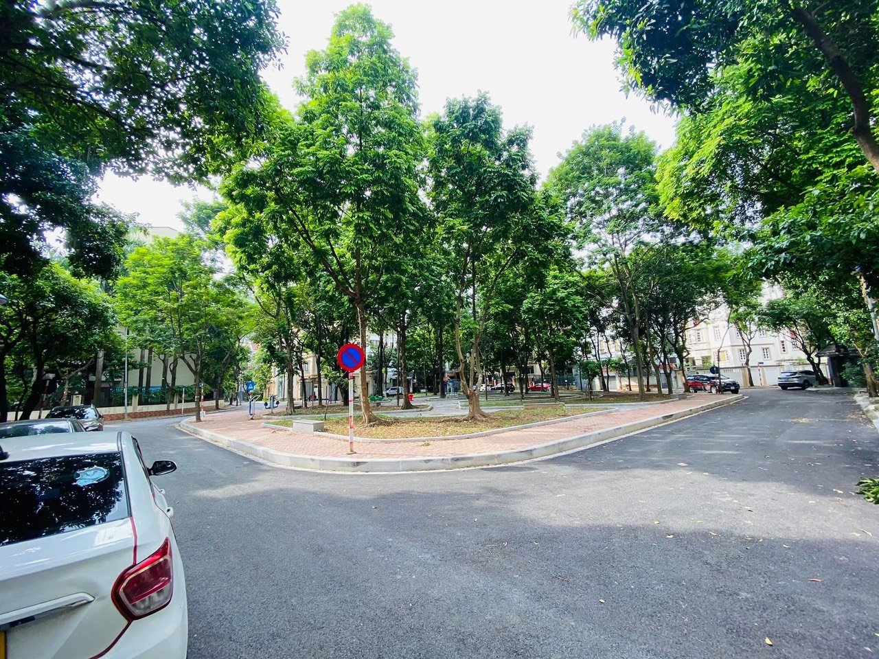 Bán biệt thự trung tâm Cầu Giấy - KĐTM Dịch Vọng - mặt phố - KD -công viên- 310m - mặt tiền 15m 5