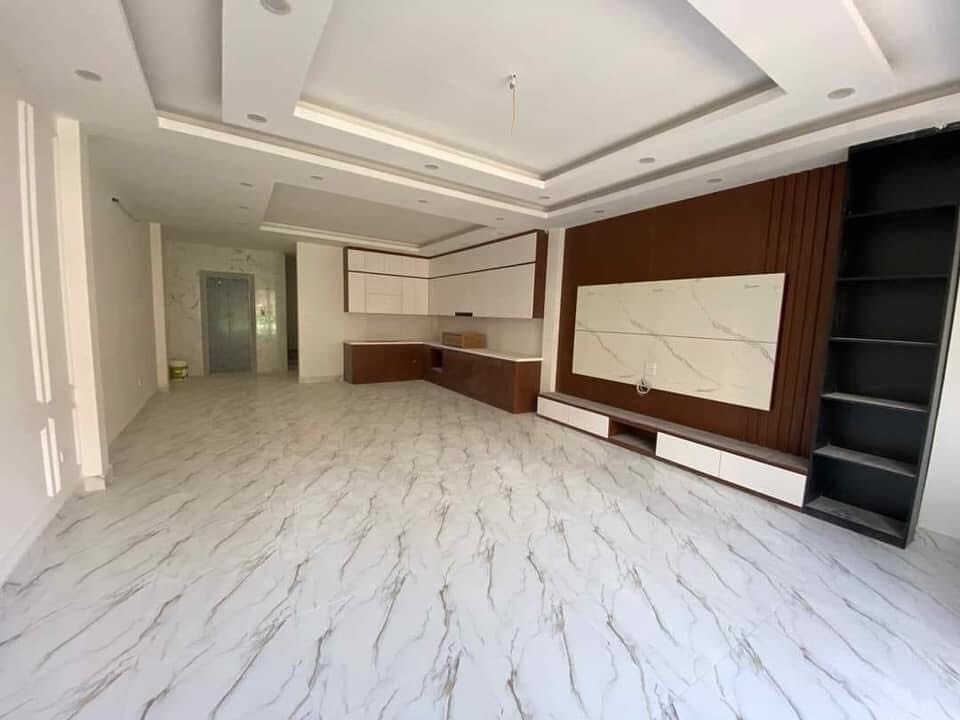 Bán nhà Hoàng Quốc Việt - Cầu Giấy 55m2, 8T thang máy, ở và kinh doanh, giá chỉ 18 tỷ 2