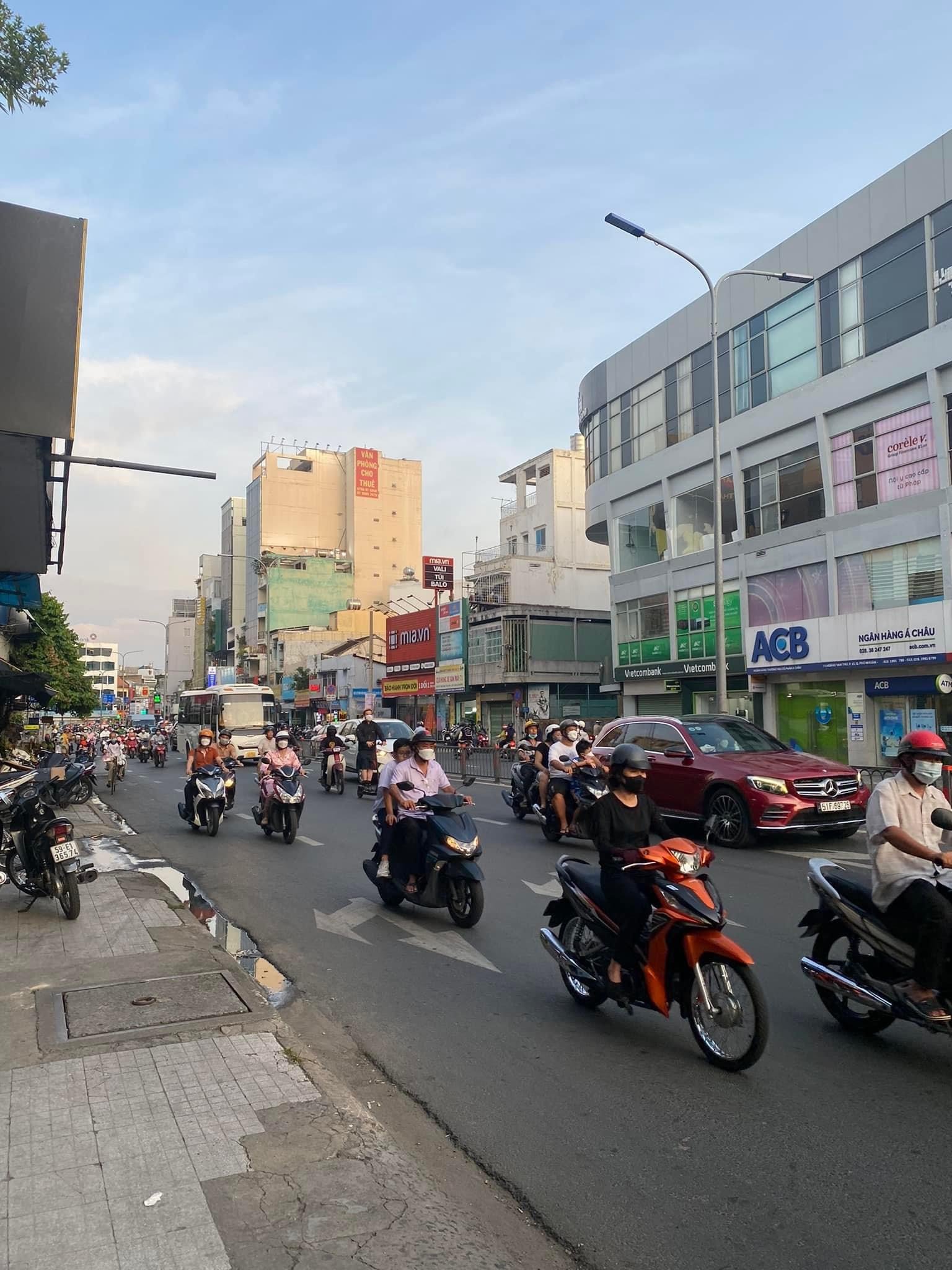 Cần bán Nhà mặt tiền đường Hoàng Văn Thụ, Phường 9, Diện tích 100m², Giá 22.8 Tỷ