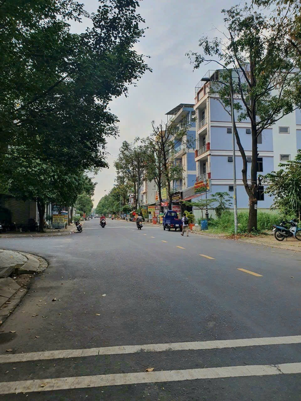 Cần bán Đất đường D2, Phường Tăng Nhơn Phú A, Diện tích 110m², Giá 9.9 Tỷ